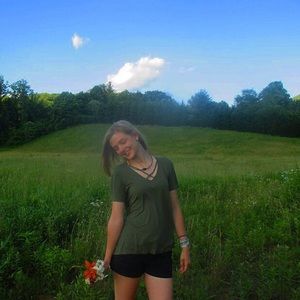 Meet your Posher, Emily